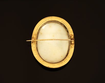 Oval shell CAMEE BRUSH presenting a young...