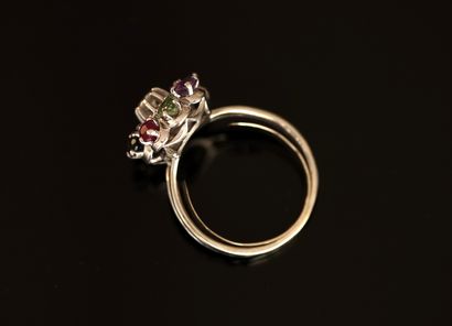 FLOWER RING in 18K (750/°°) white gold and...