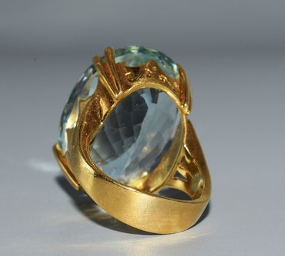 COCKTAIL RING in 18K (750/°°) gold set with...