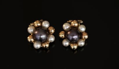 PAIR OF EAR CLIPS in 14K (585/°°) yellow...