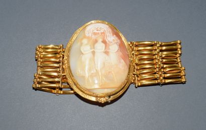 18K (750 /°°) yellow gold BRACELET centered...