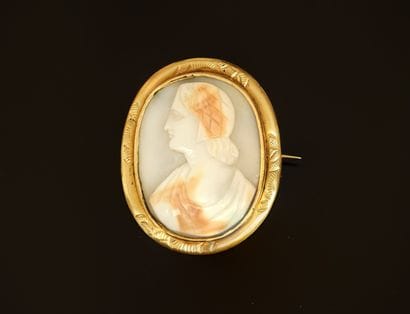 Oval shell CAMEE BRUSH presenting a young...