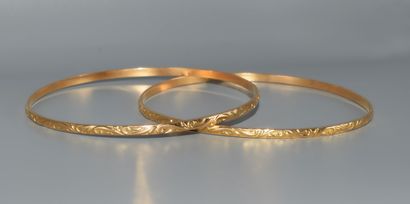 SET of 2 chased JONCS in 18K (750/°°) yellow...