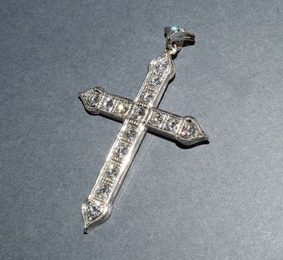 IMPORTANT PENDANT CROSS in platinum and 18K...