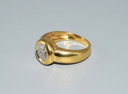 JONC RING in 18K (750/°°) yellow gold centered...