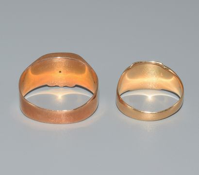 SET OF 2 CHEVALIERES in 18K (750/°°) yellow...