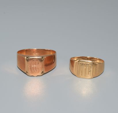 SET OF 2 CHEVALIERES in 18K (750/°°) yellow...