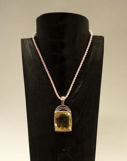 14k (585/°°) yellow gold pendant set with...