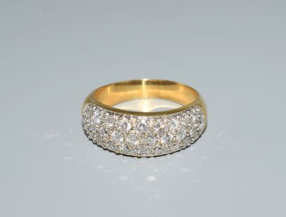JONC RING in 18K (750/°°) gold set with approx....