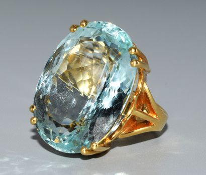 COCKTAIL RING in 18K (750/°°) gold set with...