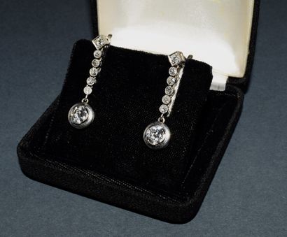 PAIR OF EAR PENDANTS in platinum with sleeper...