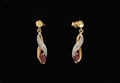 PAIR OF EARRINGS in 18k yellow gold 750/°°...