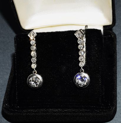 PAIR OF EAR PENDANTS in platinum with sleeper...