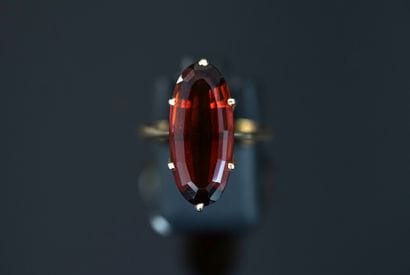 RING in 18K (750/°°) yellow gold set with...