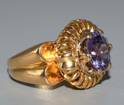 18K (750/°°) yellow gold ring with hollowed-out...