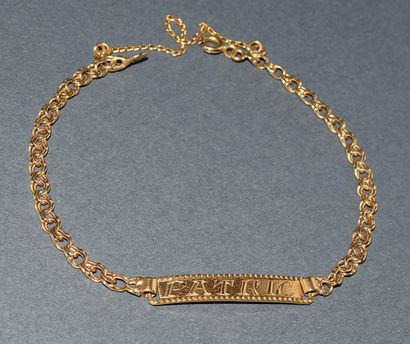 BRACELET in 18K (750 /°°) yellow gold, rectangular...