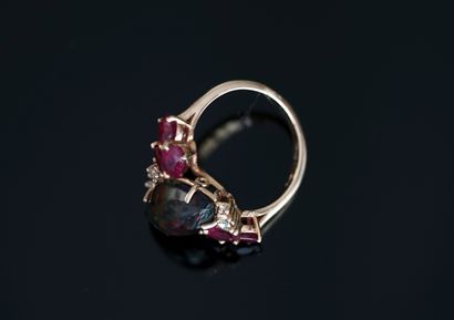 18K (750/°°) yellow gold RING centered on...