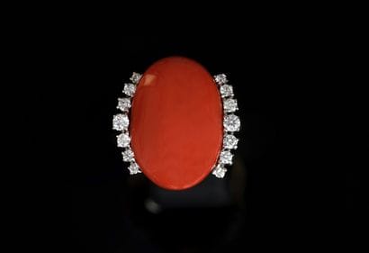 18K (750/°°) yellow and white gold ring centered...