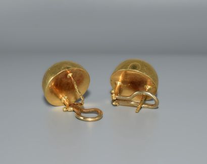 PAIR OF EAR CLIPS in 18K (750/°°) yellow...