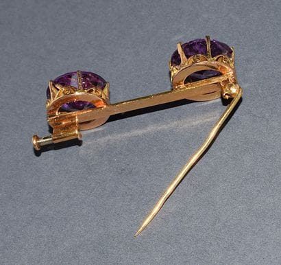 BARRETTE brooch in 18K (750 /°°) yellow gold...