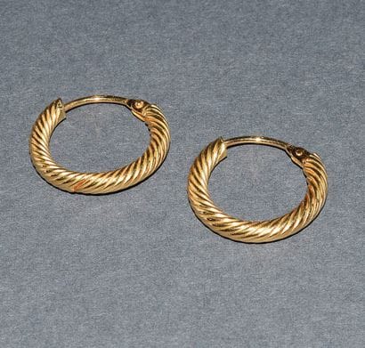 PAIR OF CREOLES in 18K (750 /°°) yellow gold,...