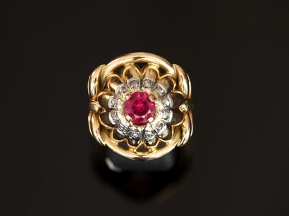 18k (750/°°) yellow gold and platinum ring...