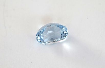 Blue oval faceted TOPAZE on paper for 14.7cts....