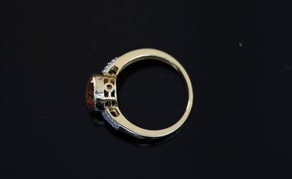 925/°° silver-gilt (vermeil) ring centered...