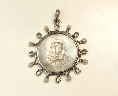Round platinum PENDANT centered on a mother-of-pearl...