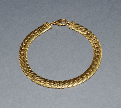 BRACELET in 18K (750 /°°) yellow gold, English...