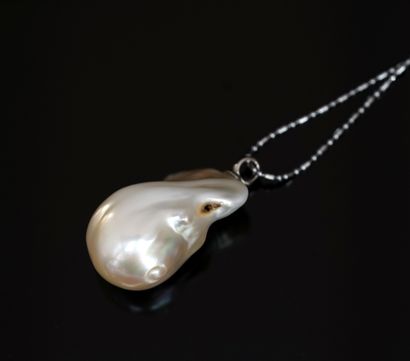 PENDANT with a large baroque cultured pearl...