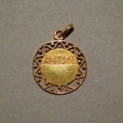 RELIGIOUS MEDAL SIGNED TAIRAC in 18K (750...