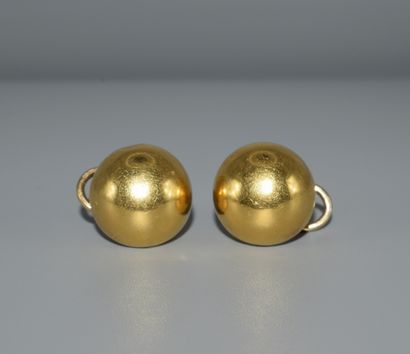 PAIR OF EAR CLIPS in 18K (750/°°) yellow...