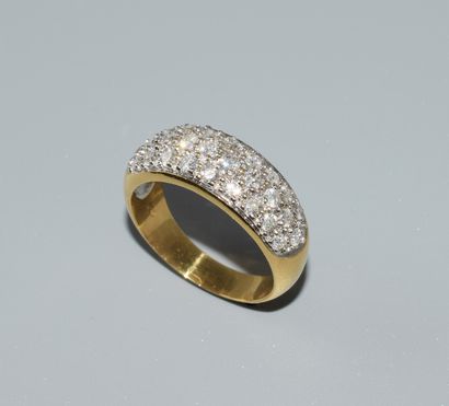 JONC RING in 18K (750/°°) gold set with approx....