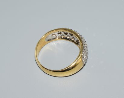 JONC RING in 18K (750/°°) gold set with approx....
