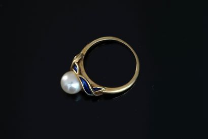 18K (750/°°) yellow gold ring centered with...