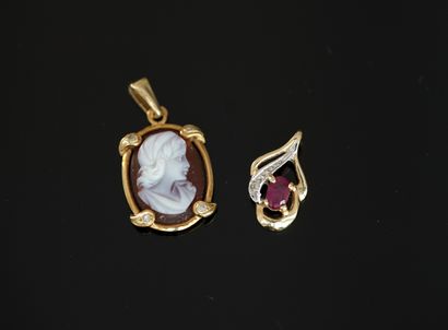18K (750/°°) yellow gold SET including 2...