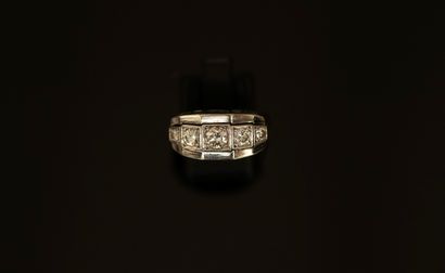 JARRETIERE ring in 18K (750/°°) white gold...