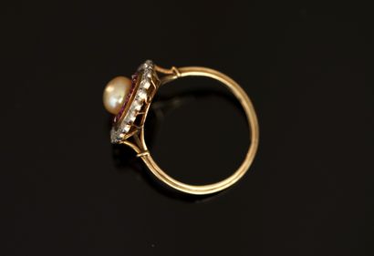 Antique 18k (750/°°) yellow gold ring centered...