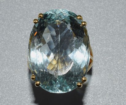 COCKTAIL RING in 18K (750/°°) gold set with...