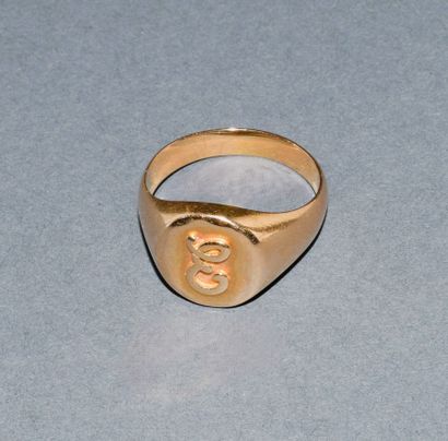 18K (750 /°°) yellow gold CHEVALIERE ring,...