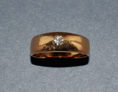 RING in 18K (750 /°°) yellow gold, English-style...
