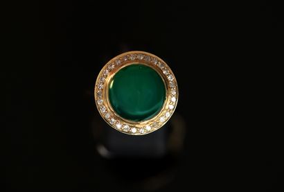 RING in 18K (750/°°) yellow gold, centered...