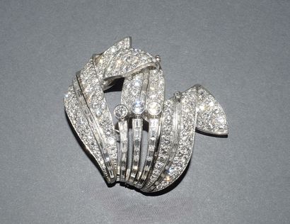 18K (750/°°) white gold BRUSH featuring a...
