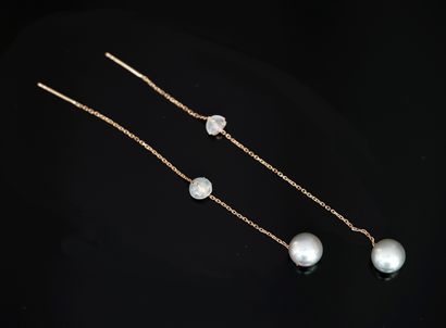PAIR OF EARLINGS in 18K (750/°°) yellow gold...