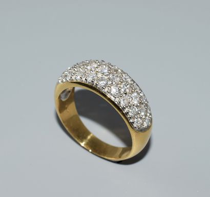 JONC RING in 18K (750/°°) gold set with approx....