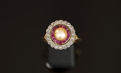 Antique 18k (750/°°) yellow gold ring centered...