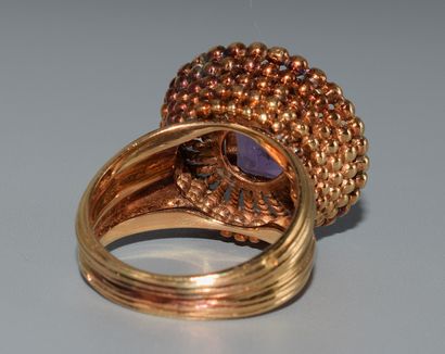 RING in 18K (750/°°) yellow gold centered...