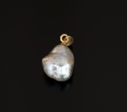 PENDANT holding an 18K (750/°°) yellow gold...