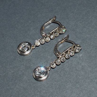 PAIR OF EAR PENDANTS in platinum with sleeper...